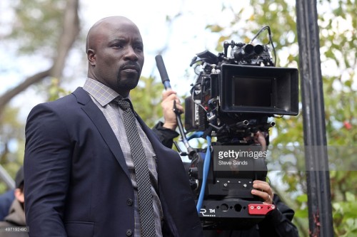 New Pics of Mike Colter as a Sharply-Dressed Luke Cage in Jessica Jones!