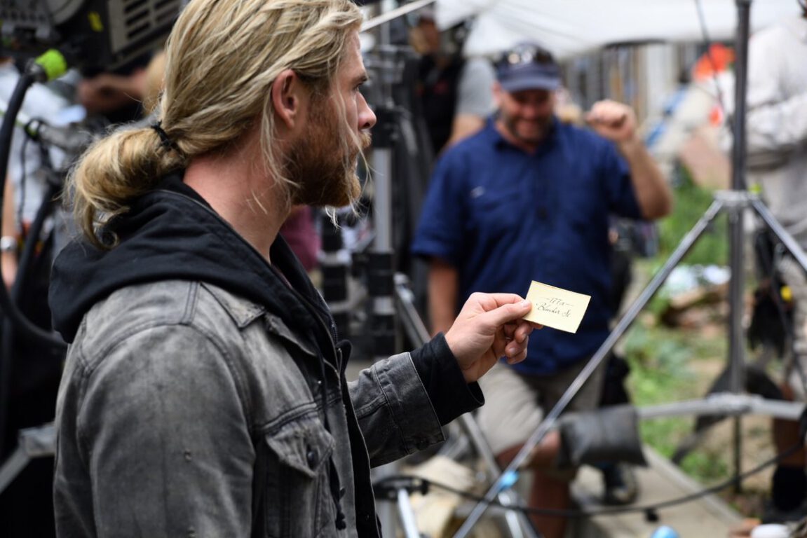 New Behind the Scenes Pics for Thor: Ragnarok Raise a lot of Questions!