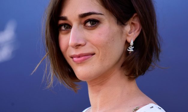 Lizzy Caplan in Talks to Join the Cast of GAMBIT