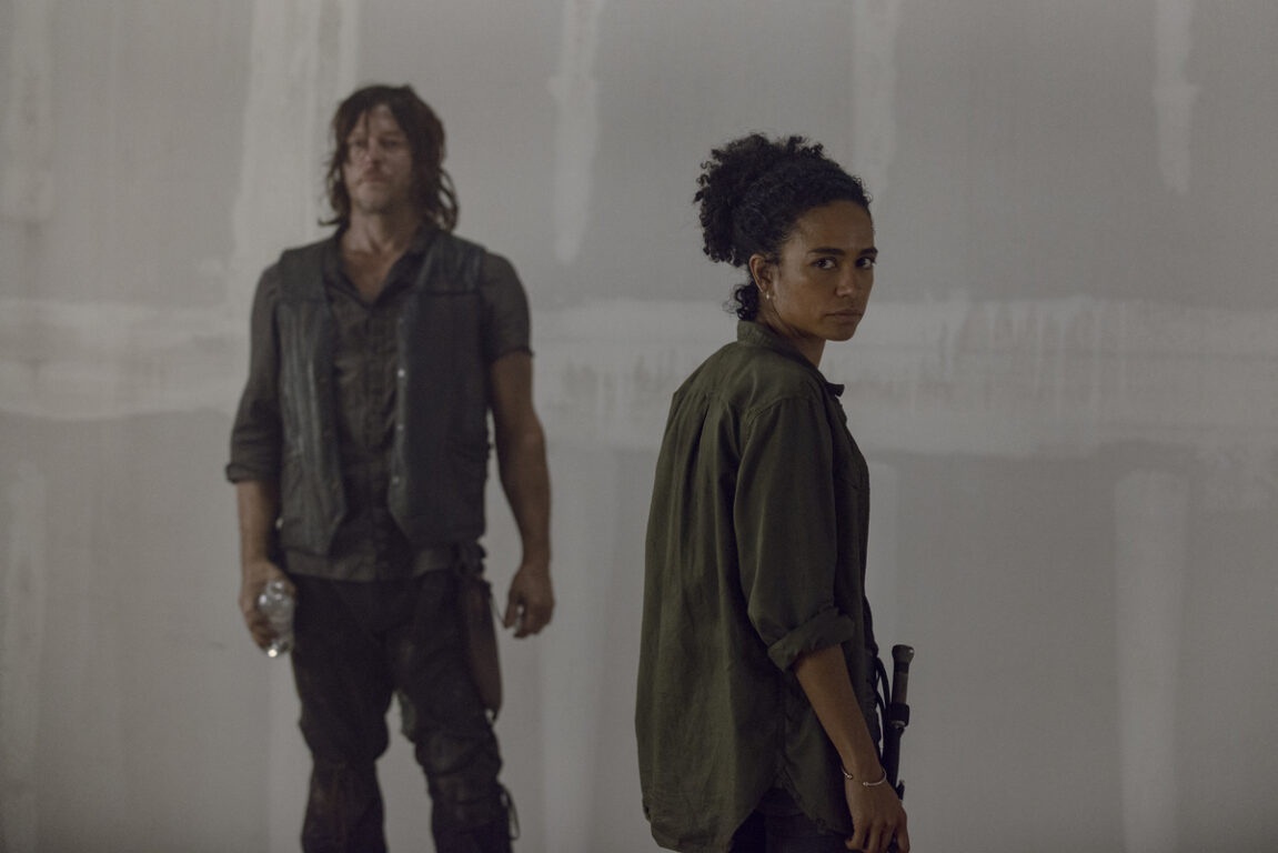 Daryl and Connie wait for a fight on The Walking Dead, Chokepoint