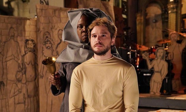 Leslie Jones Plays Out GAME OF THRONES Fantasy on Kit Harington for SNL Promo