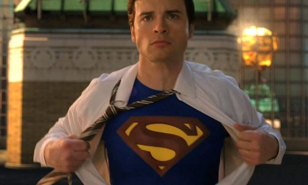 Tom Welling Suits Up for CRISIS ON INFINITE EARTHS