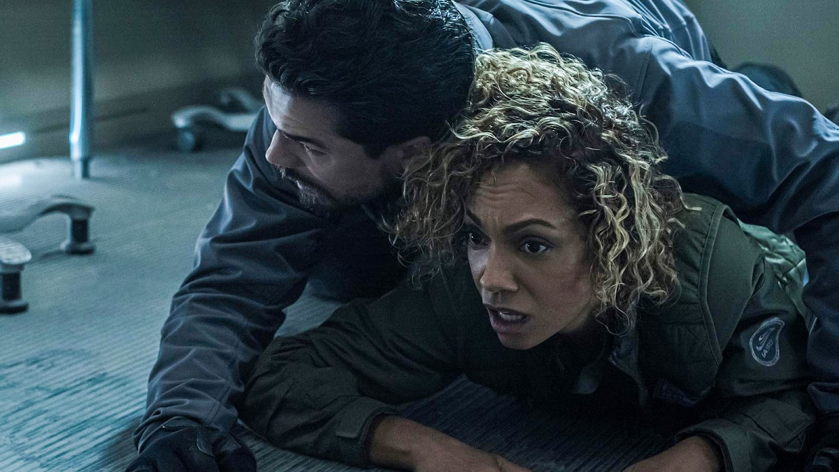 Steven Strait as James Holden and Lyndie Greenwood as Dr. Elvi Okoye in The Expanse.