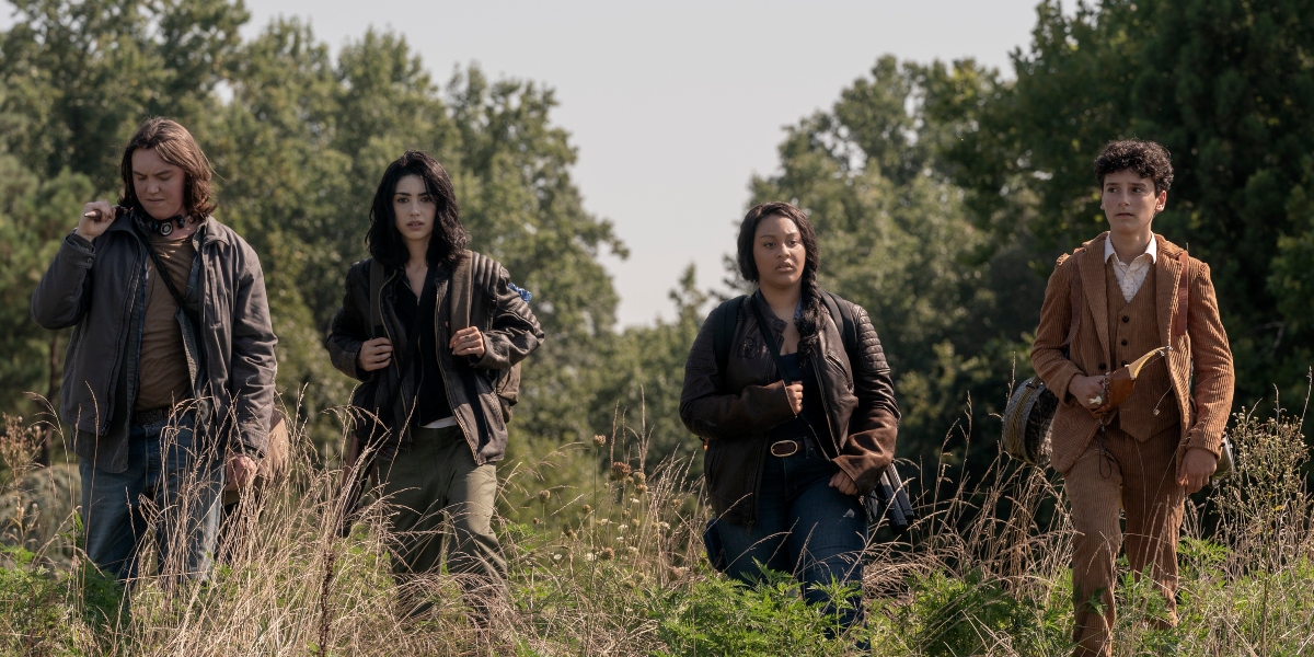 Hope and Iris recruit friends Silas and Elton to go on their journey on The Walking Dead: World Beyond