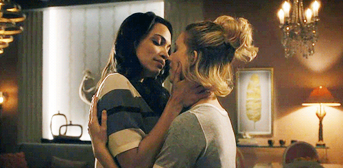 Gif of Petra and JR kissing