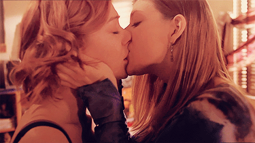 Gif of Willow and Tara kissing