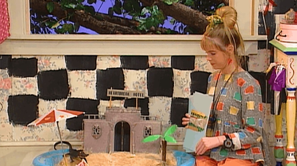 Millennial Misremembers: Clarissa Explains it All: Clarissa looking at her pet alligator, Elvis