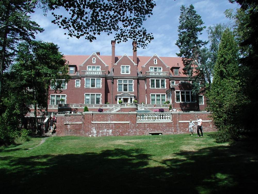 Glensheen Mansion; urban legends; Midwestern urban legend