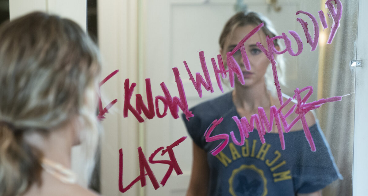 Lennon (Madison Iseman) looking at the writing on her mirror that says "I Know What You Did Last Summer."