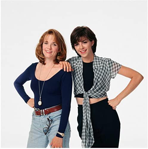Caroline (Lea Thompson) and Annie (Amy Pietz) play BFFs on Caroline in the City