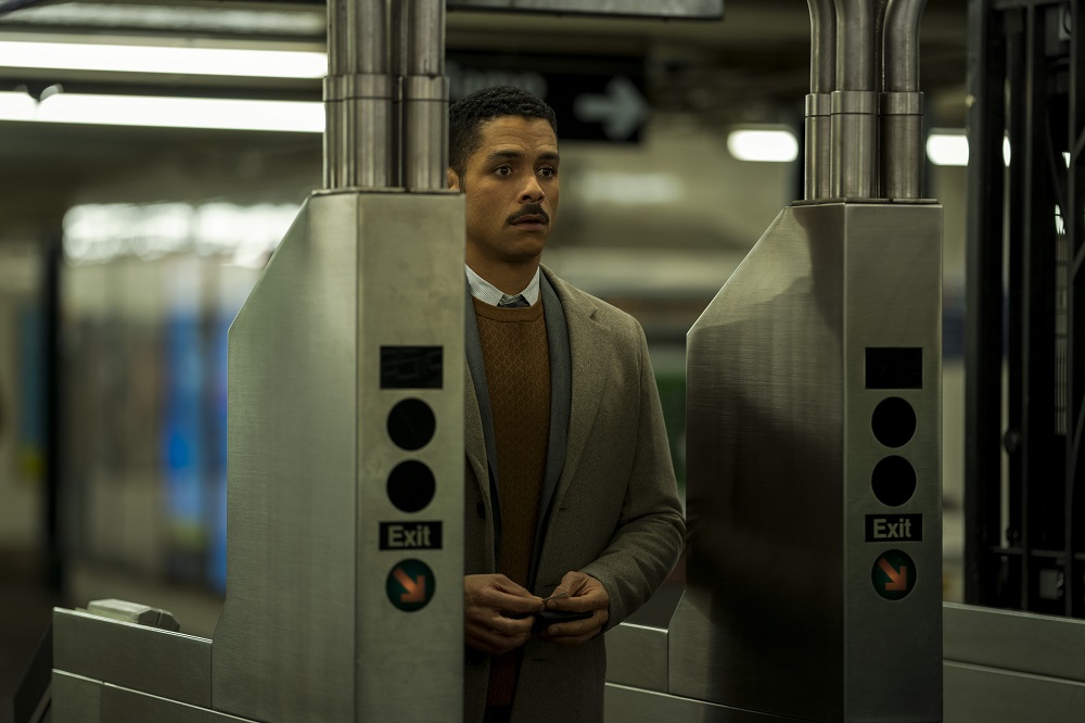 Charlie Barnett as Alan, walking through the subway ticket gate with a look of reluctance on Russian Doll Season 2 Episode 6 "Schrödinger's Ruth"