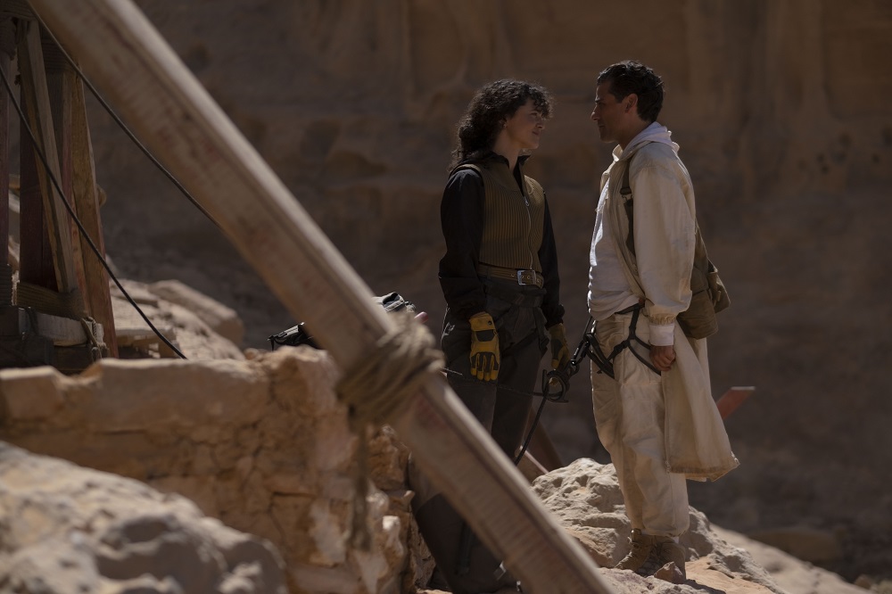 May Calamawy as Layla and Oscar Isaac as Steven, standing in the Egyptian desert while looking lovingly in each other's eyes on Moon Knight Season 1 Episode 4 "The Tomb."