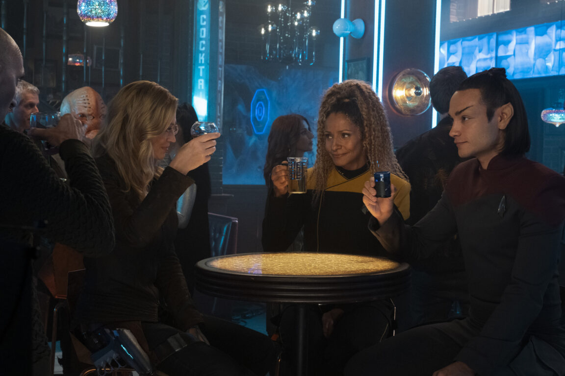 Seven, Raffi and Elnor raise their glasses at Guinan's bar as Picard toasts to family. 