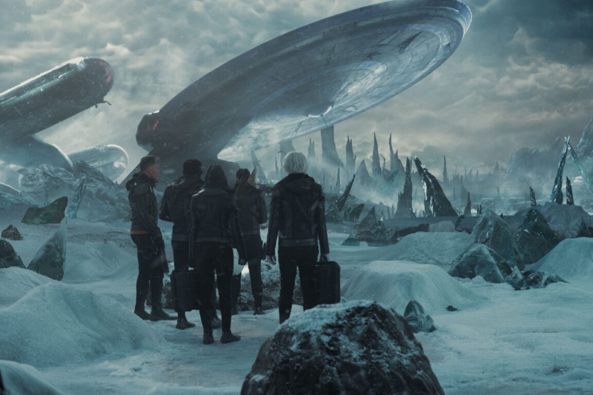 The Enterprise way team stands before the crashed Peregrine in "Not All Who Wander." It evokes the Derelict from Alien.