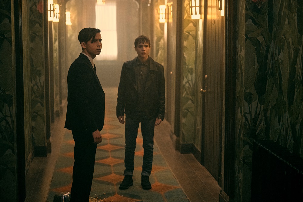Five and Viktor stand in the hallway of the Hotel Obsidian on The Umbrella Academy Season 3 Episode 10 "Oblivion."