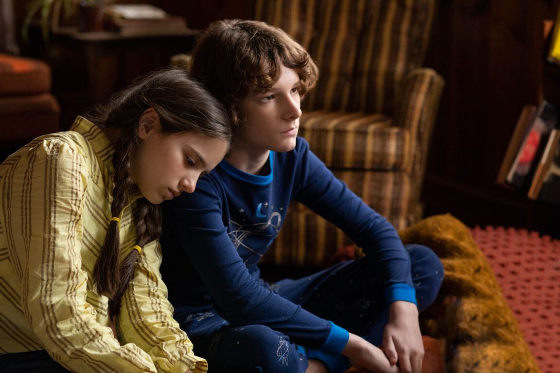 Madeline McGraw as Gwen, Mason Thames as Finney in The Black Phone