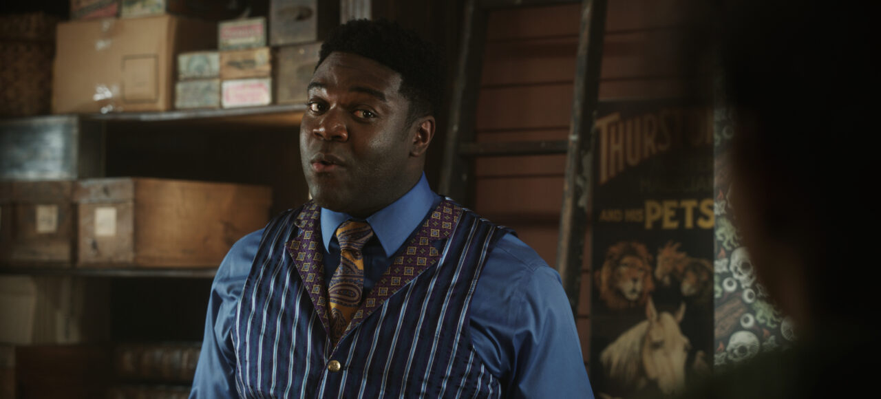 Sam Richardson sizes up the Sanderson Sisters with a quizzical expression in Hocus Pocus 2