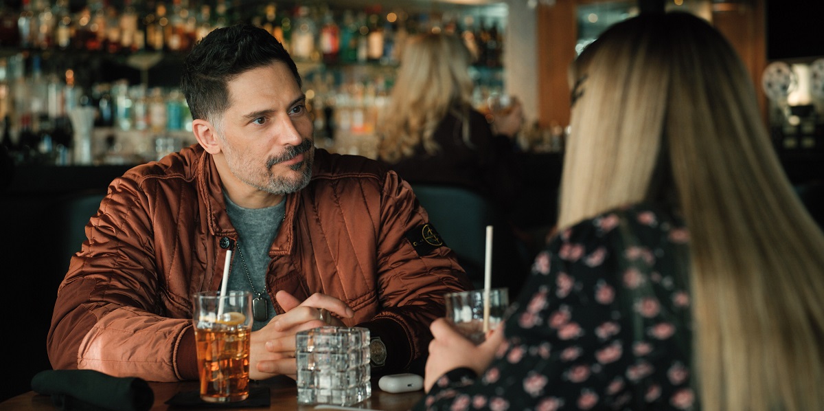 Joe Manganiello sits across from Jo while eating at a restaurant in Mythic Quest Season 3 Episode 4, "The Two Joes."