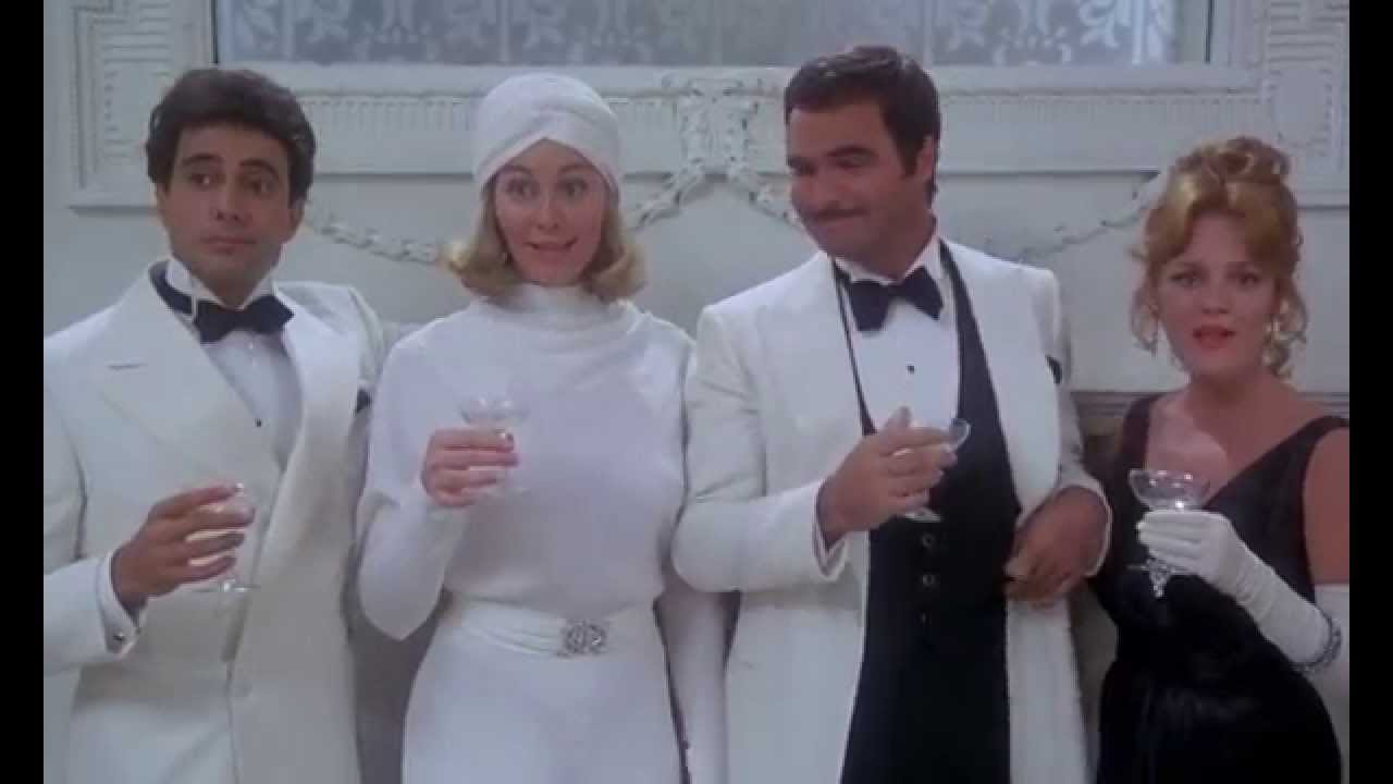 Duilio Del Prete, Cybill Shepherd, Burt Reynolds and Madeline Kahn enjoy a drink in At Long Last Love.