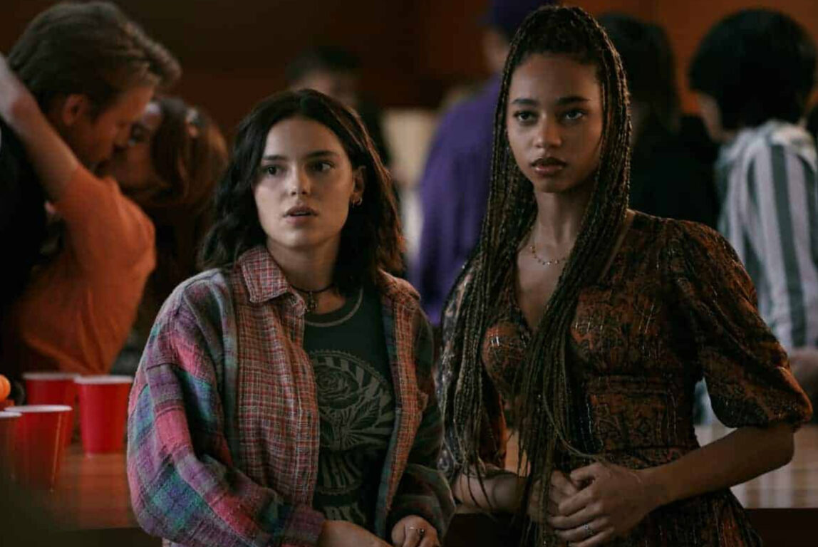 Sarah and Natalie facing forward in Superman & Lois, Season 3 Episode 2, "Uncontrollable Forces."