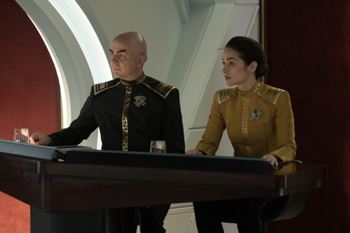 Melanie Scrofano as Batel and the Judge Advocate in episode 202 “Ad Astra per Aspera” of Star Trek: Strange New Worlds, streaming on Paramount+, 2023. They are both sitting behind the Prosecution's table.