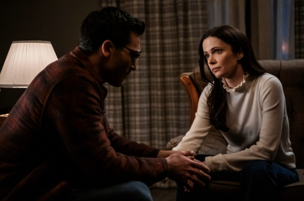Lois and Clark sitting facing each other