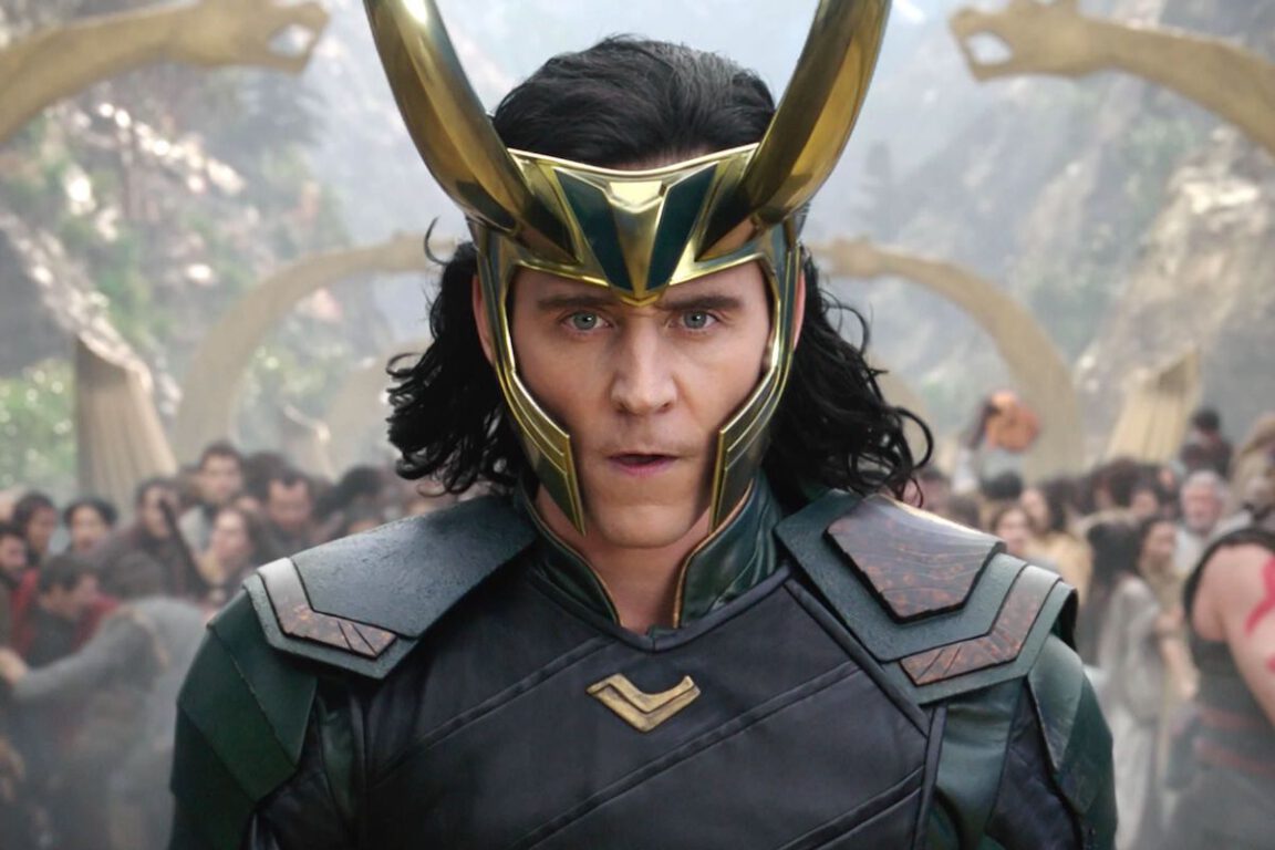 Loki (Tom Hiddleston) looking symmetrical in Thor: Ragnarok.