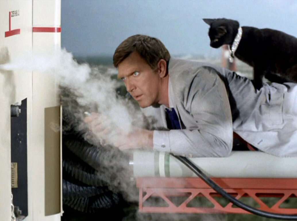 Gary Seven (Robert Lansing) and his feline companion Isis.