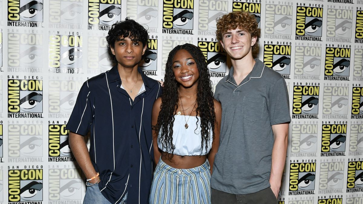 three young adults stand next to each other and pose for a picture at SDCC. Aryan Simhadri, Leah Sava Jeffries and Walker Scobell
