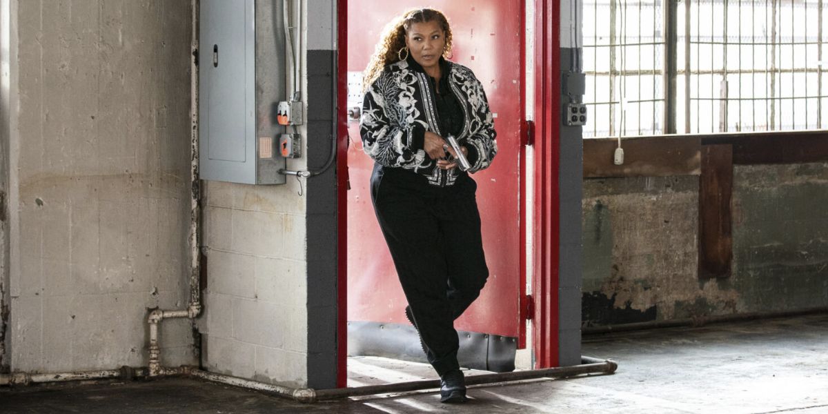 Queen Latifah as Robyn on "The Equalizer" running into a warehouse while holding a gun.