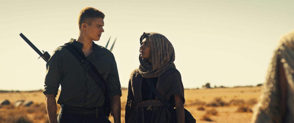 Rand al'Thor and Egwene al'Vere lock eyes while standing beside each other in the Aiel Waste on The Wheel of Time Season 3 Episode 5, "Tel'aran'rhiod."