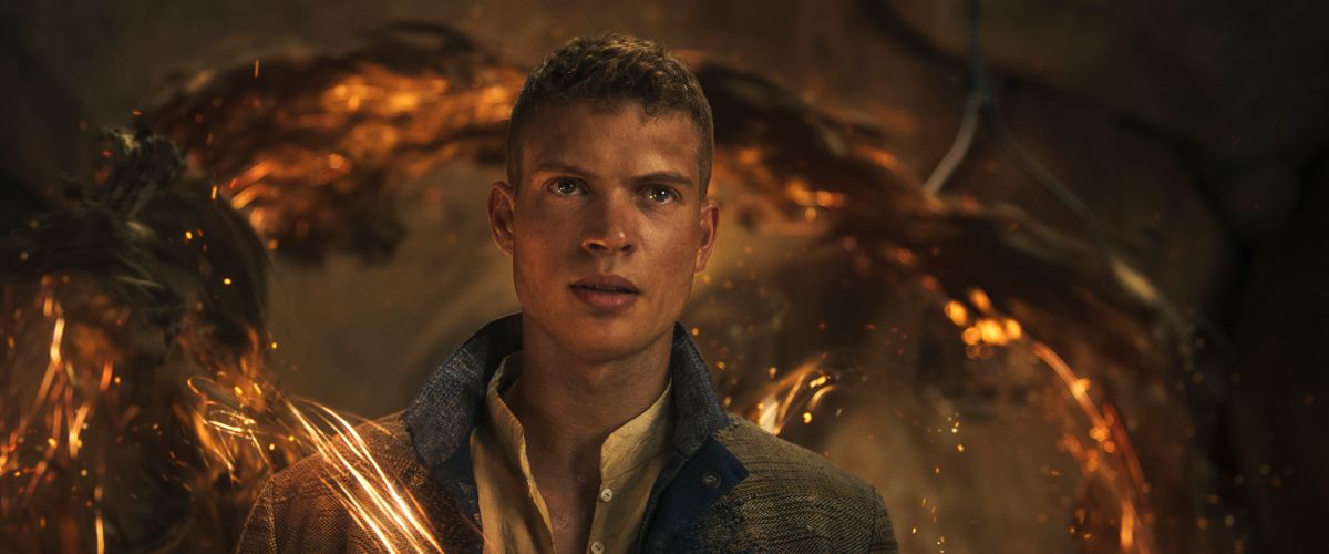 Rand looks focused as dark weaves form around him in The Wheel of Time Season 3 Episode 8, "He Who Comes With the Dawn."