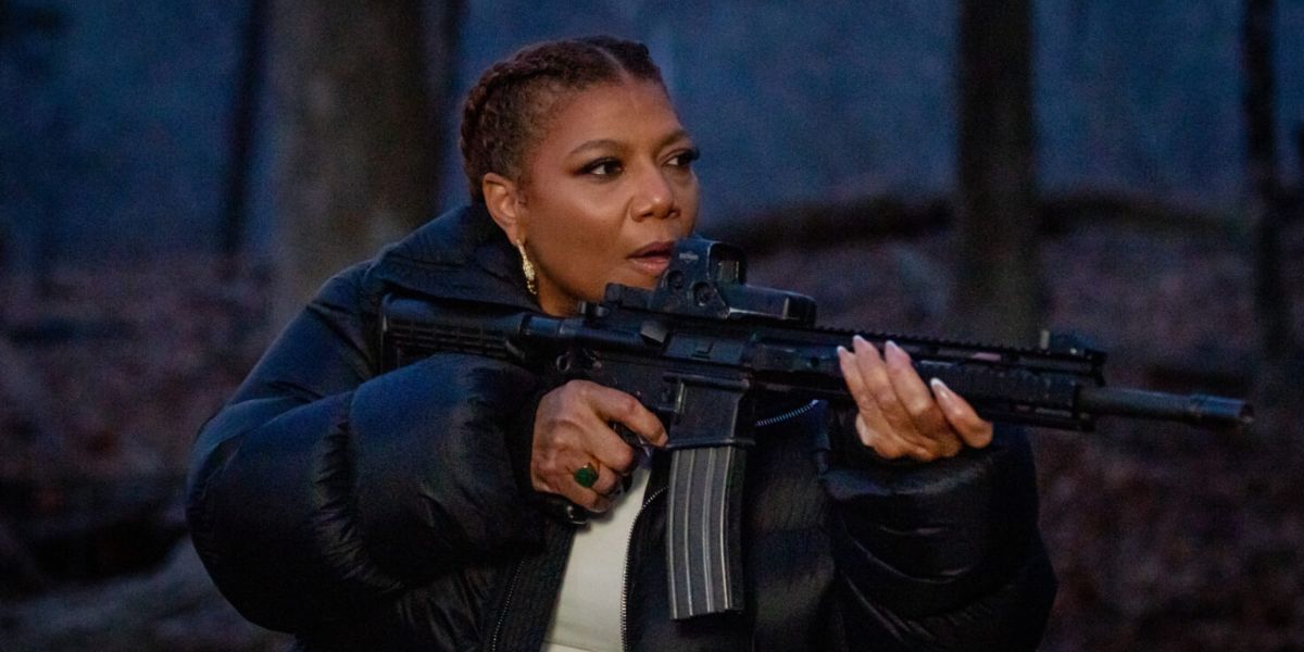 Queen Latifah as Robyn McCall holding a gun.