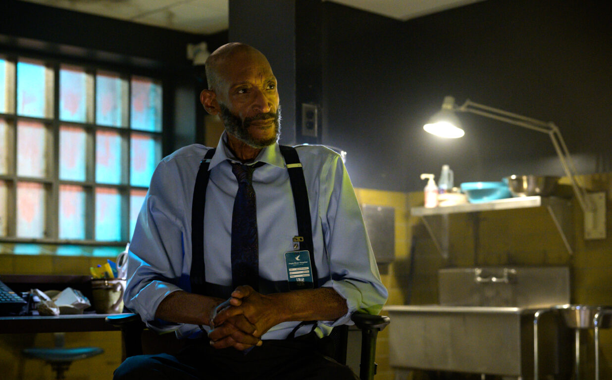 JB (Tony Todd) gives the kids advice in Final Destination: Bloodlines